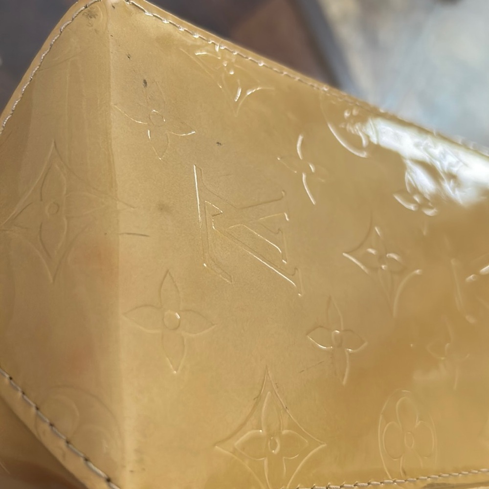 Louis Vuitton Gold Vernis Monogram Reade PM Bag - Picture 14 of 16